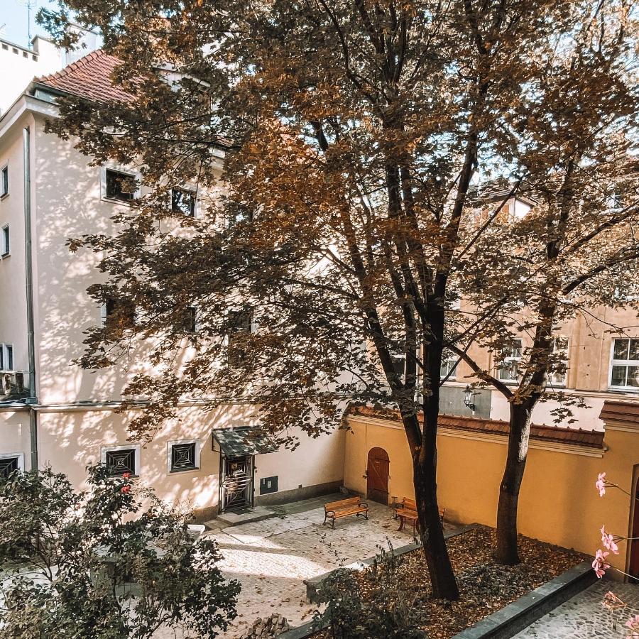 Townhall Apartment *